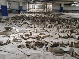 Strippen Fachgerechtes Strippen von Epoxidharzen und Parkhausabdichtungen zur Freilegung der Betonoberfläche durch Concrete Oberflächentechnik